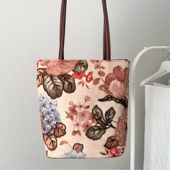 Vintage Floral Beaded Tote Bag - Picture 5 of 17